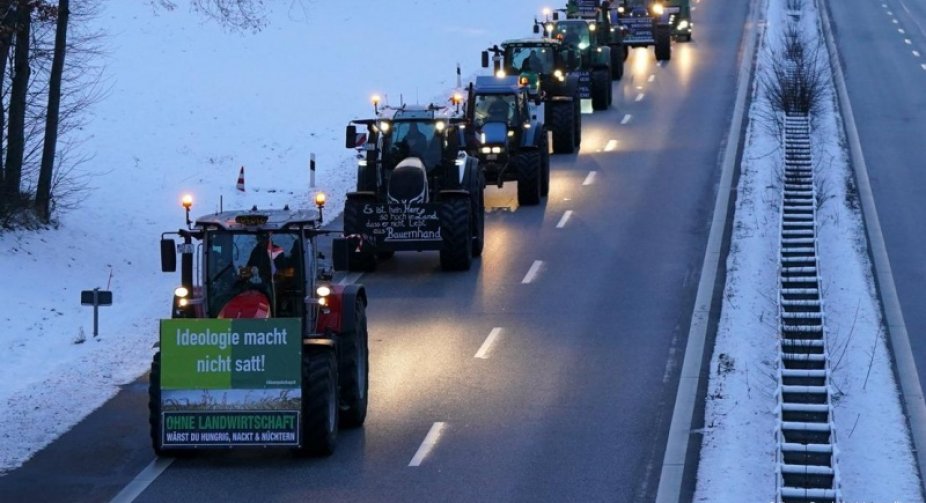 Масштабний протест фермерів у Німеччині: Тисячі тракторів зійшли до Берліна