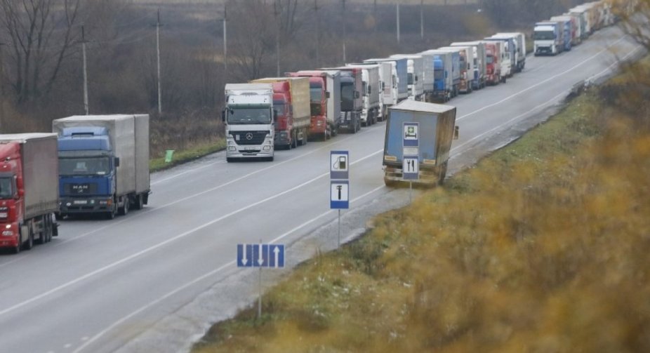 Польські перевізники збираються знову заблокувати кордон з Україною: страйк розпочнеться 15 січня