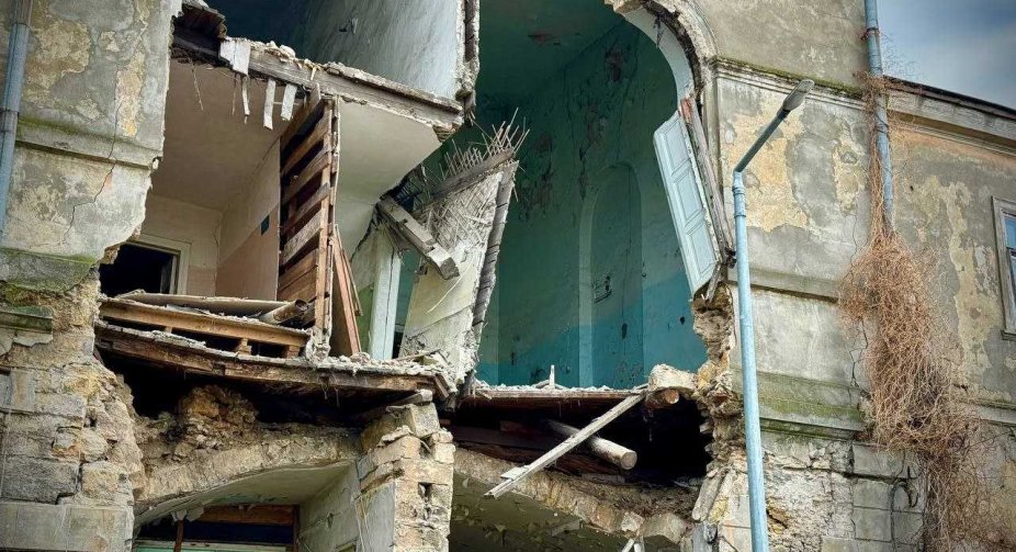 Part of the building of an infectious diseases hospital collapsed in Odesa