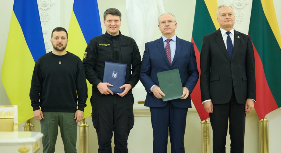 Зеленський і Науседа підписали у Вільнюсі спільну заяву: про що документ