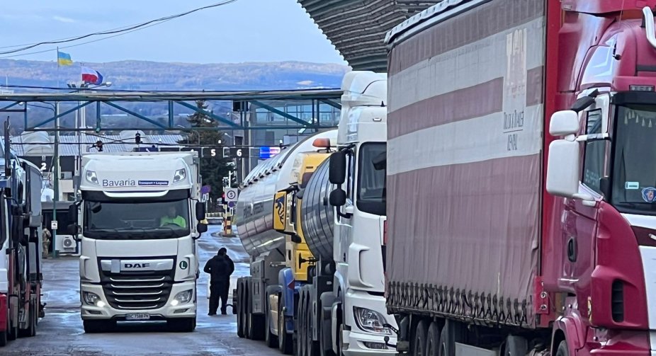 Polish carriers end blockade of Krakowiec and Rava-Ruska checkpoints