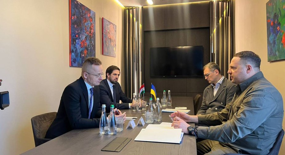 Yermak and Kuleba started talks with Hungarian Foreign Minister Szijarto