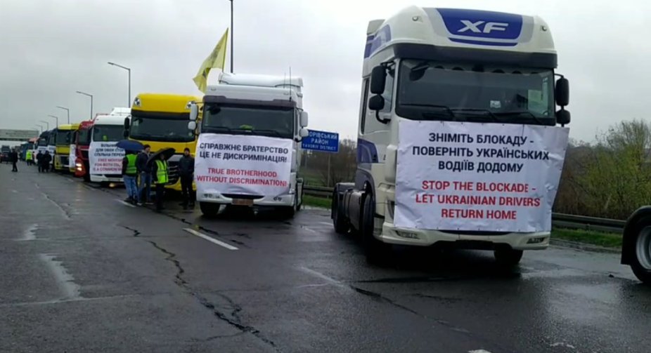 Ukraine sent an official appeal to Poland over the case of "transit" rapeseed dumped at the border