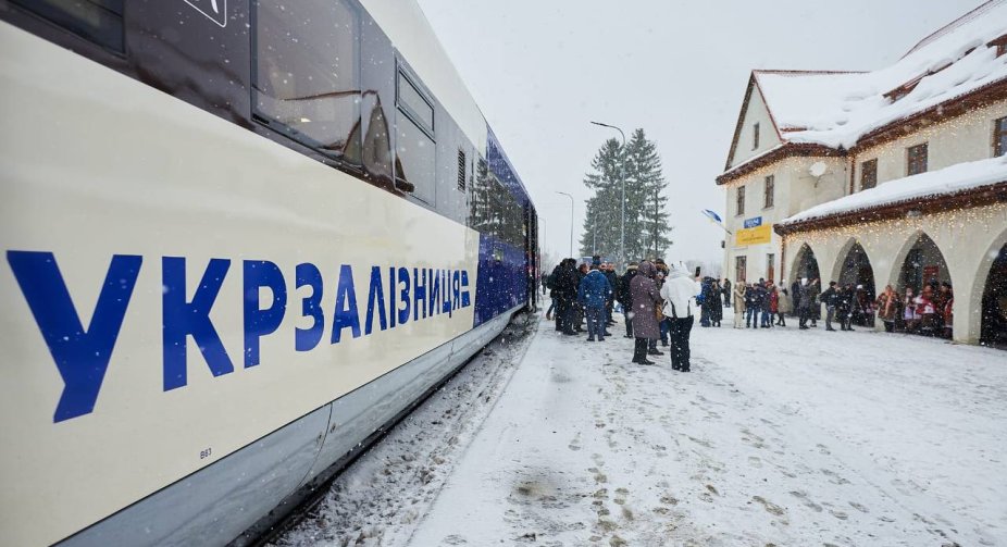Польські протестувальники заблокували пасажирський поїзд з України: Укрзалізниця звертає увагу на неприпустимість подібних дій