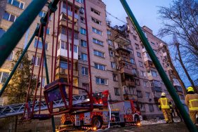 У Дніпрі російський дрон влучив по багатоповерхівці: є постраждалі (ОНОВЛЕНО)