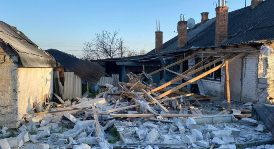 Росіяни скинули вибухівку на житловий будинок у Херсонській області: є постраждалі
