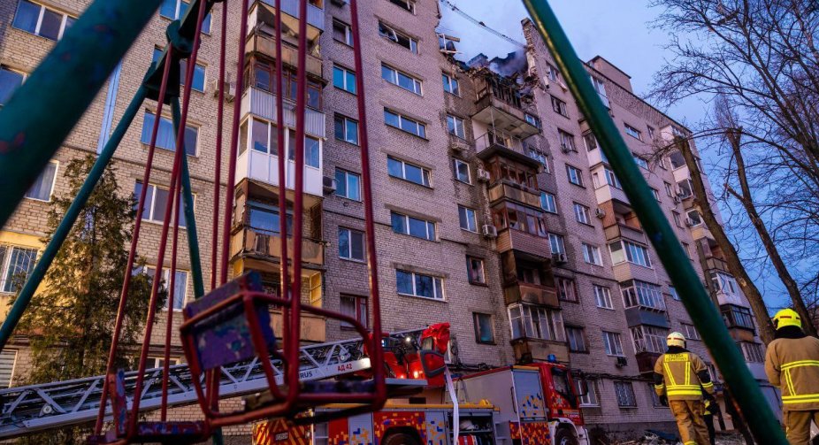У Дніпрі російський дрон влучив по багатоповерхівці: є постраждалі (ОНОВЛЕНО)
