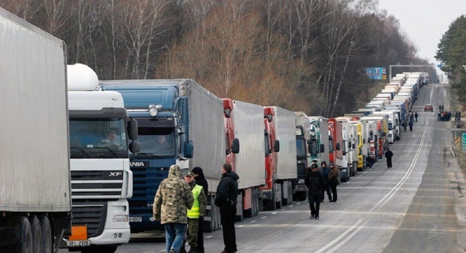 Farmers on the border with Poland hamper truck traffic from Ukraine