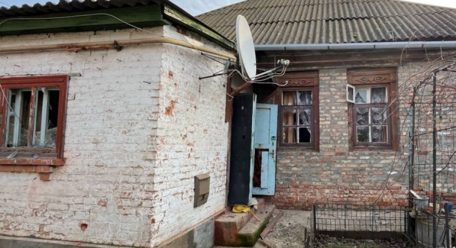Shelling of Nikopol: rescuers showed video of evacuation of wounded man
