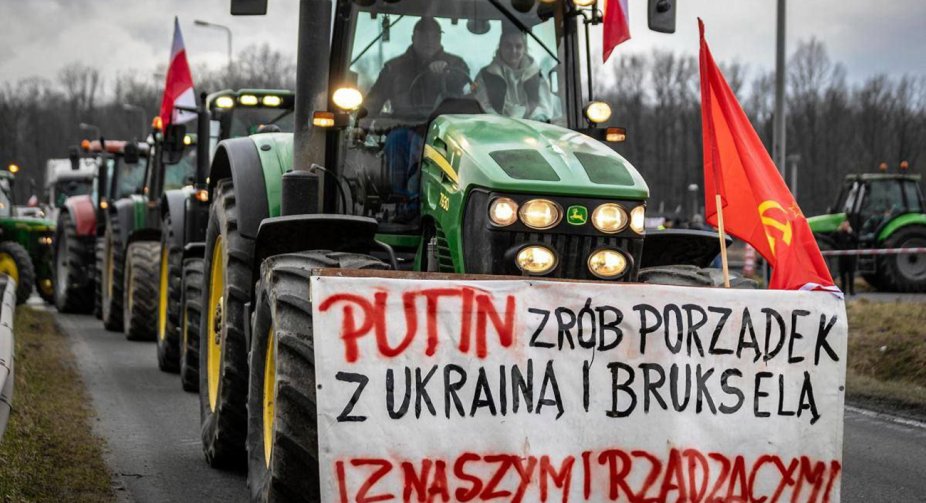 Фермеру з Польщі, що закликав Путіна на плакаті, загрожує до 5 років ув'язнення