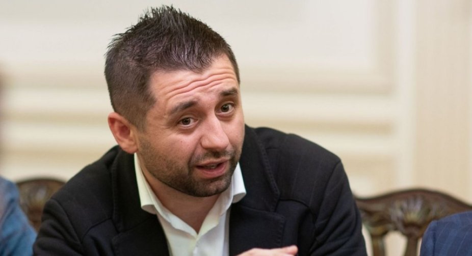 Україні вистачить ресурсів на два місяці до ухвалення допомоги США, - Арахамія