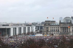 У Берліні 150 тисяч людей вийшли на протест проти ультраправих