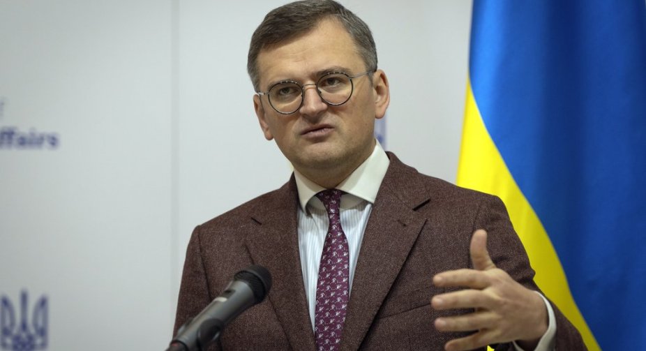 Кулеба звернув увагу Польщі на дестабілізуючий імпорт зерна з Росії до ЄС