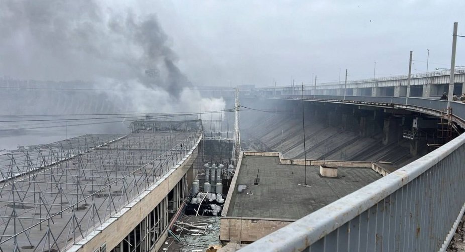 Директор "Укргідроенерго": По ДніпроГЕС було два прямі влучання - у ГЕС-1 і ГЕС-2, другу серйозно пошкоджено 