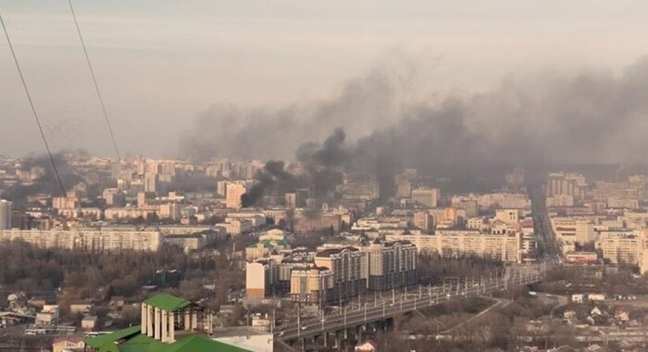 У Бєлгородській області після "прильоту" горить райадміністрація 