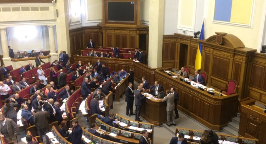 Кабмін пропонує з липня підняти акцизи на бензин і алкоголь