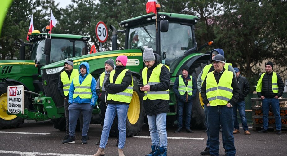 Poland agrees with farmers on temporary ban on transit of agricultural products from Ukraine - media