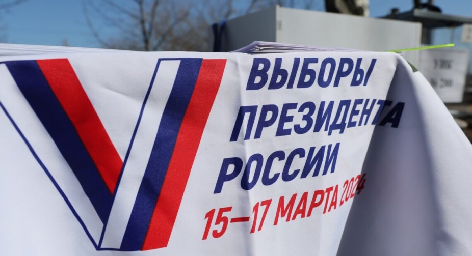 Обливають зеленкою, палять та підривають: росіяни масово паплюжать "виборчі" урни