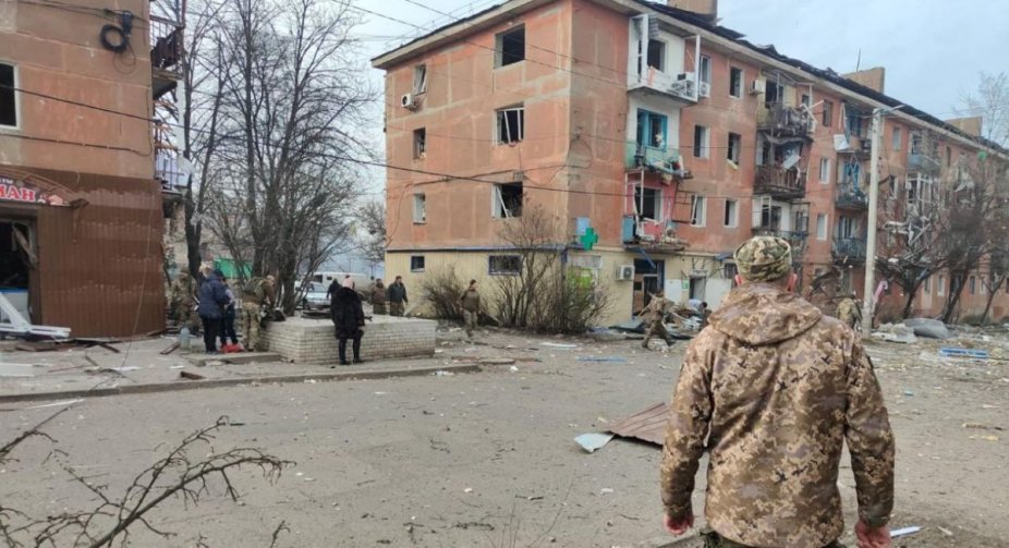 Росіяни скинули авіабомбу на центр Курахового, багато поранених