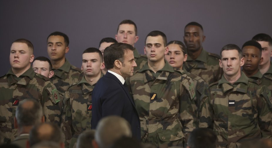France discusses scenarios for sending troops to Ukraine: up to direct war in the trenches next to the AFU