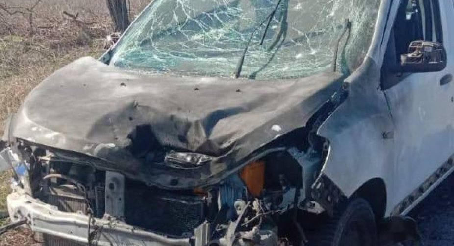 A couple was injured: Russians drop explosives on car with civilians in Kherson region