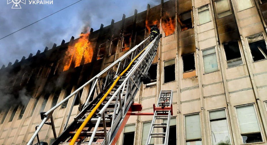 У Харкові пролунав вибух: "приліт" в одному з районів, під завалами можуть бути люди (ОНОВЛЕНО)