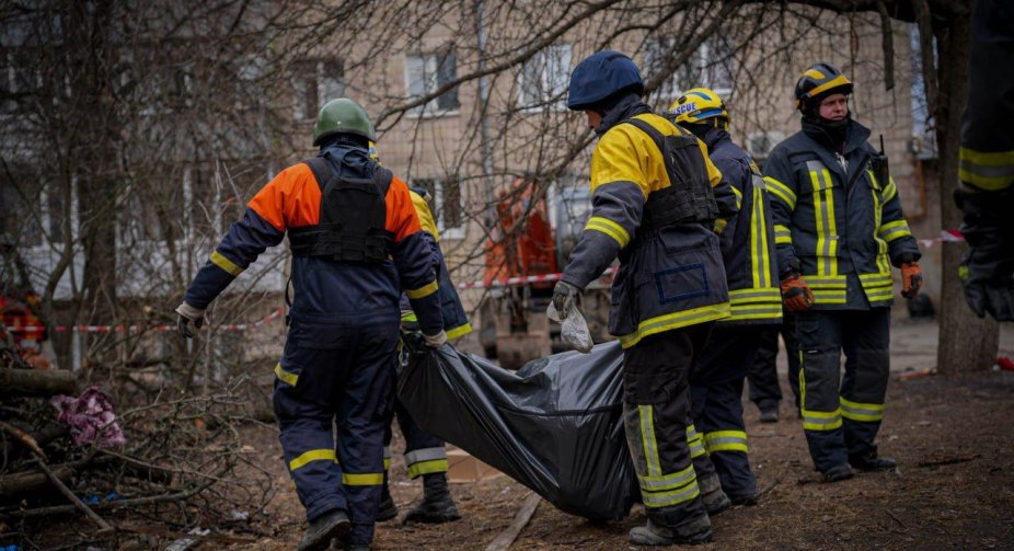 Кількість жертв атаки БПЛА в Сумах зросла: рятувальники деблокували тіло третього загиблого 