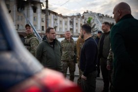 Зеленський відвідав місце ранкового ракетного удару в Дніпрі