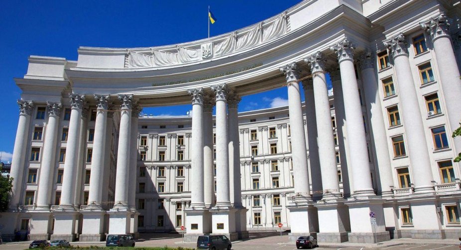 МЗС уточнило правила для українських чоловіків за кордоном