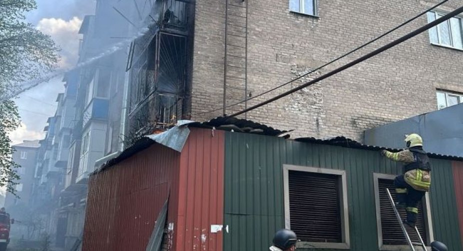 Росіяни вдарили по п'ятиповерхівці у Костянтинівці: є постраждалі