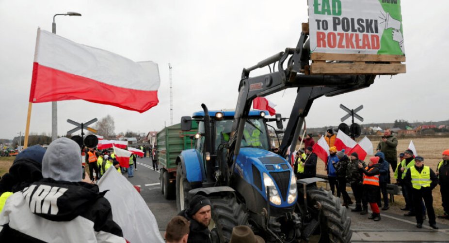 Polish farmers lift blockade of Uhryniv checkpoint