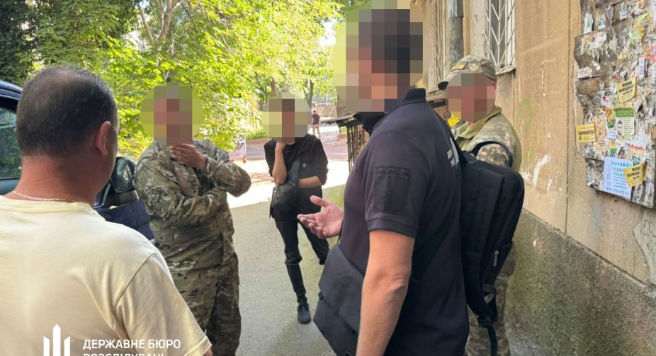SBI: Head of Odesa TCC department helped men to evade service