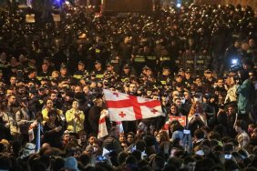 Продовжуються протести біля парламенту Грузії: вимога скасувати закон про "іноагентів"