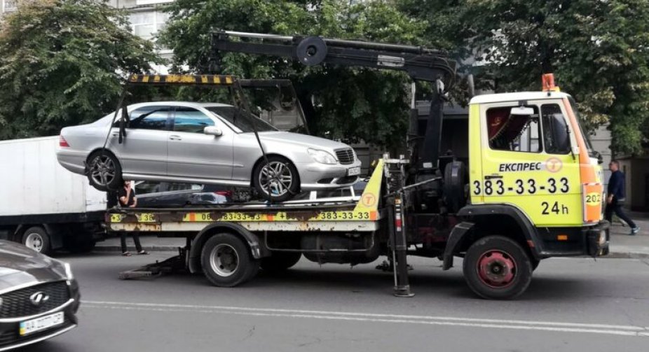 Заборона евакуації автомобілів під час війни: Рада проголосувала за законопроєкт