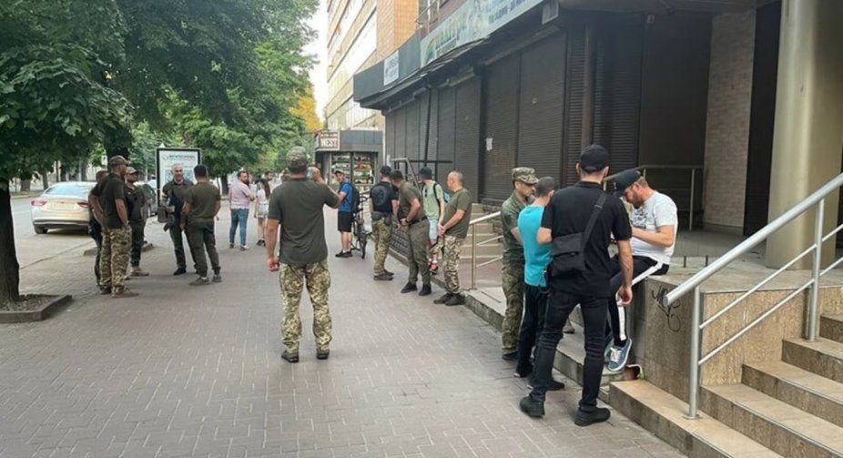У Кривому Розі на території Саксаганського ТЦК помер військовозобов'язаний: подробиці