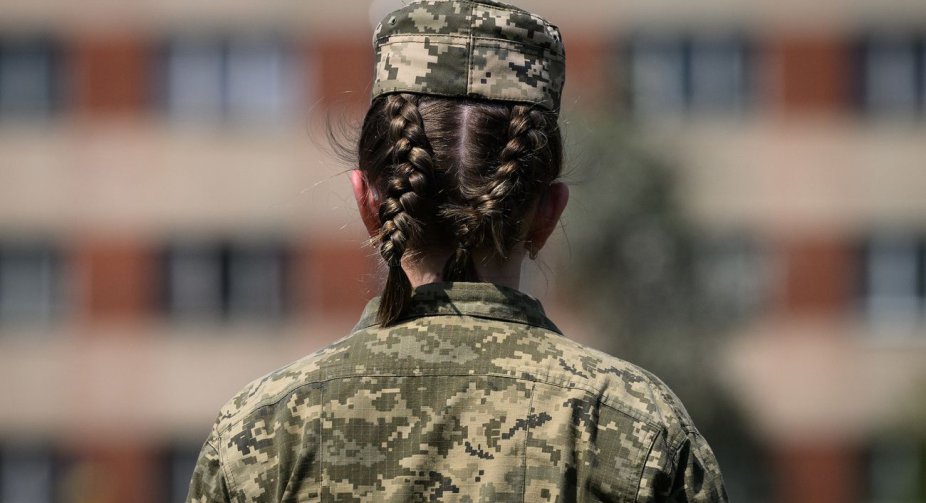 З 18 травня жінки з медичною освітою зобов'язані оновити дані в ТЦК: категорії