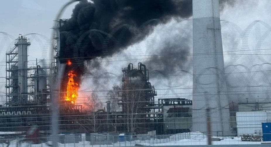 Нафтопереробний завод у Краснодарському краї РФ тимчасово припинив роботу після атаки дронів