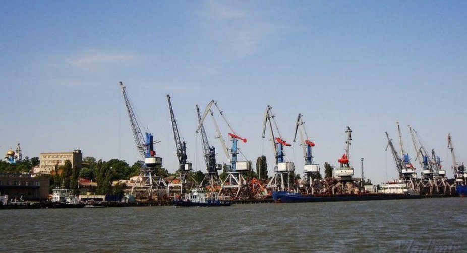 Пожежа у порту "Азов" в Ростовській області: палає термінал з українським зерном