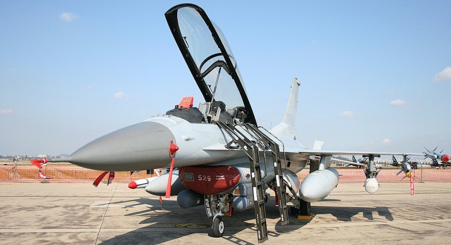 Перші 50 фахівців з обслуговування F-16 завершили навчання в Данії та повернулися в Україну