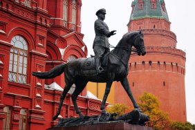 In the center of Moscow, the inscription “GUR” appeared on the monument to Zhukov: reaction and details