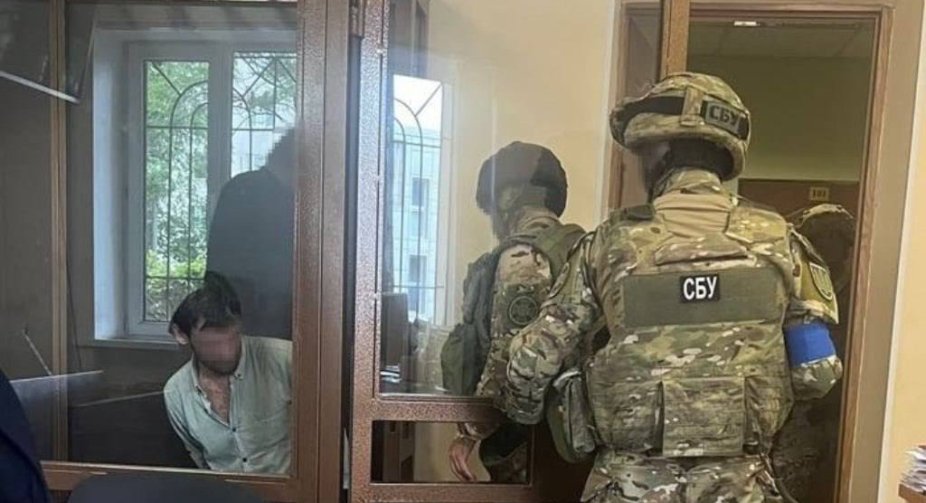 Офіс генпрокурора: Двох одеситів затримано за підпал автомобіля військового ЗСУ на замовлення РФ