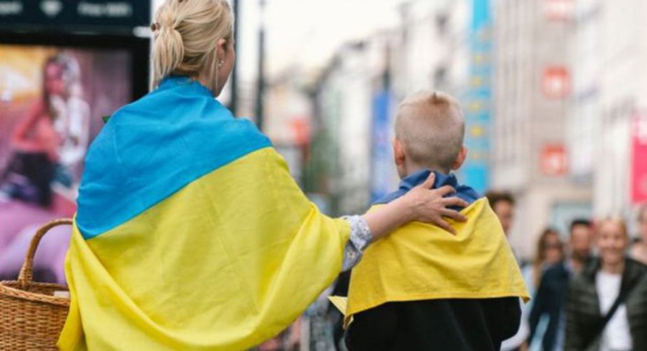 Тимчасовий захист для українських біженців у ЄС продовжено до 2026 року 