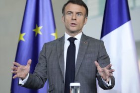 Макрон планує зміни у керівництві: відставка прем'єра та уряду Франції