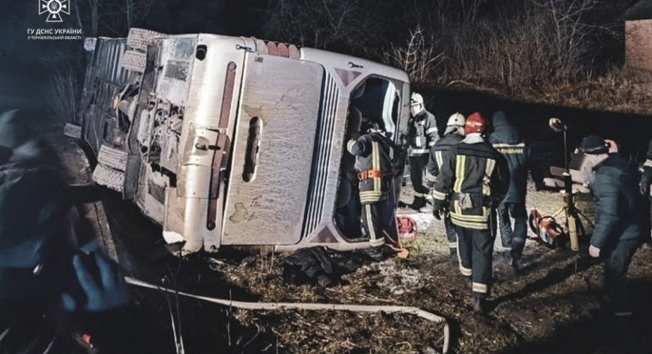 Інцидент у Тернопільській області: автобус з паломниками потрапив у ДТП, багато постраждалих