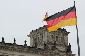 Німеччина планує скоротити військову допомогу Україні з 8 до 4 млрд євро у 2025 році, - Reuters