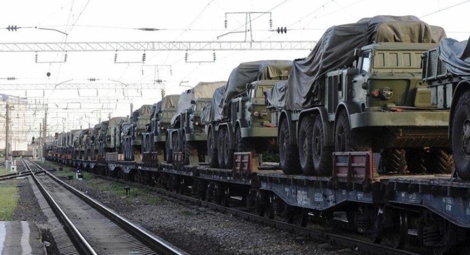 Росія побудувала залізничне сполучення з Маріуполем: як це вплине на військову ситуацію