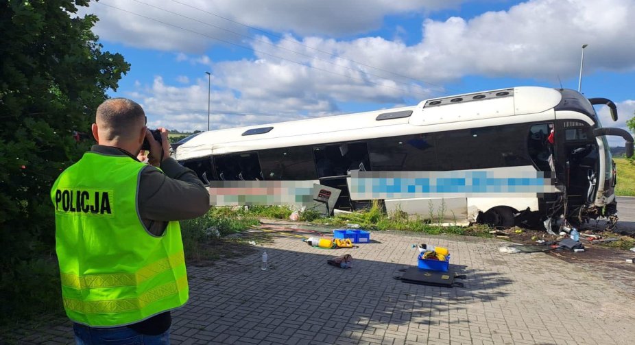 ДТП на польській автомагістралі: мікроавтобус з українцями перекинувся, постраждали діти (ОНОВЛЕНО)