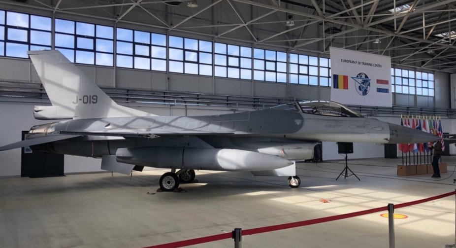 Румунські пілоти отримали ліцензії на F-16: тренування українців почнуться найближчим часом