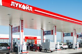 Україна заблокувала транзит "Лукойлу" до Словаччини через санкції: що загрожує словацьким НПЗ