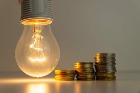 Тариф на електроенергію в Україні залишиться незмінним до травня 2025 року: подробиці
